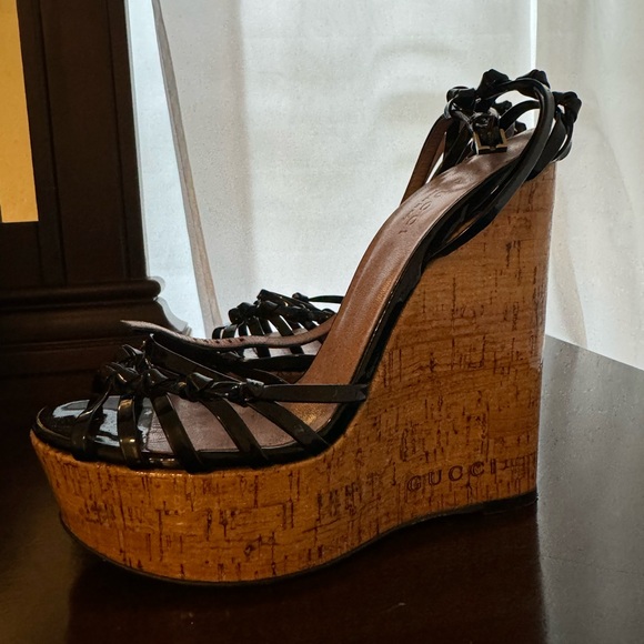 Authentic Gucci Sz. 35. Wedges - Picture 3 of 8